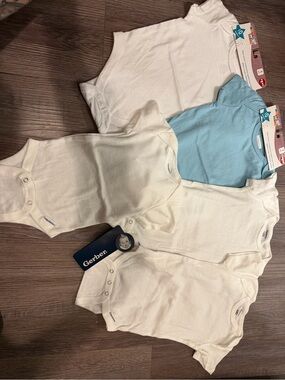Gerber Baby Bodysuit Set - White & Light Blue- 0-6 month assorted- nwt